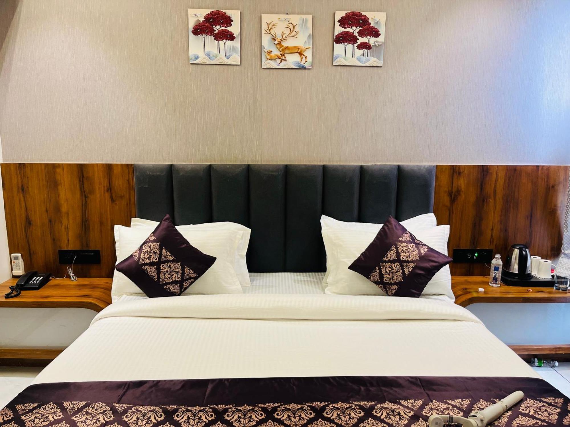 Hotel Royal Empire Gandhinagar Exterior foto